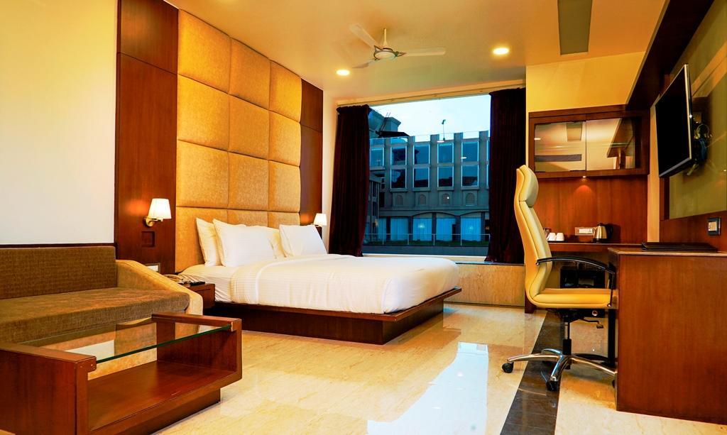 Vijan Mahal Hotel Jabalpur Eksteriør billede